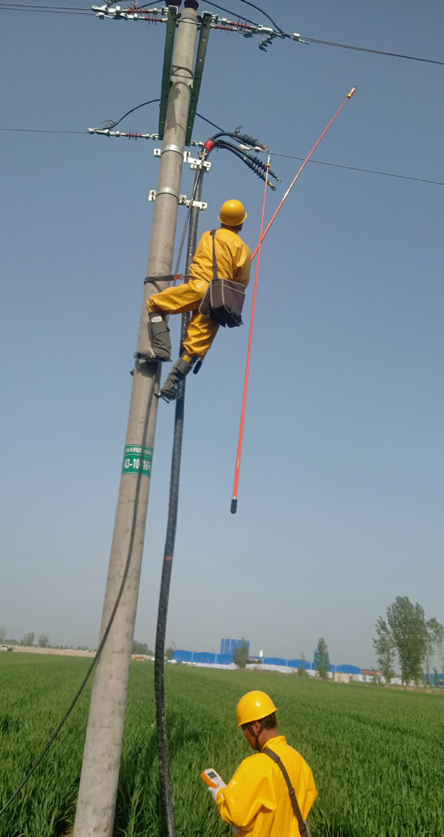 濟南至高清高速公路工程電力設施遷改工程——不停電作業項目：帶電核相現場