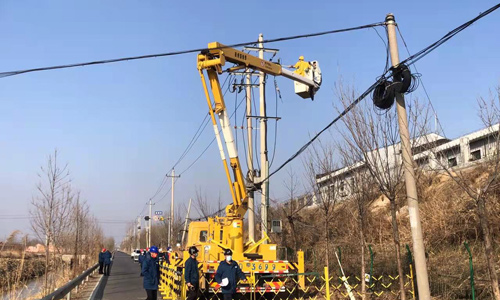 10KV辛南1線帶電加裝驅鳥器、占位器